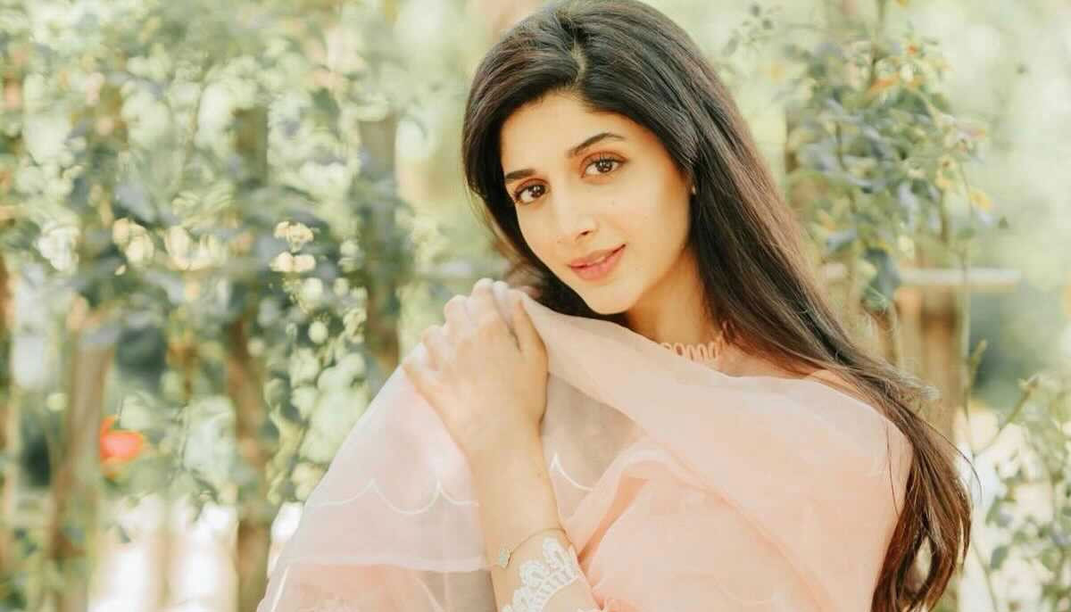 Mawra Hocane spreads positivity with her words of wisdom: SEE