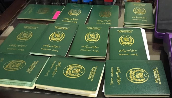 کراچی: 49 پاسپورٹ رکھنے والا مسافر قانونی شواہد پیش کرنے پر رہا
