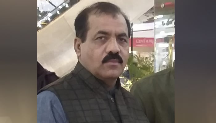 کراچی ایئر پورٹ پر بچی پر تشدد کرنے والا افسر نوکری سے برطرف