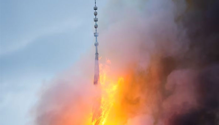 Copenhagen's old stock exchange spire collapses in fire: Watch