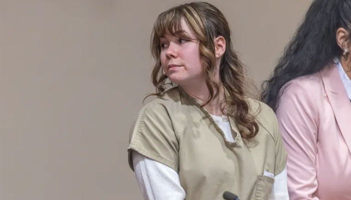 فلم کے سیٹ پر ہتھیاروں کو ڈیل کرنے والی لڑکی حانا گیٹریز  ریڈ کمرہ عدالت میں --- فوٹو گیر ملکی میڈیا
