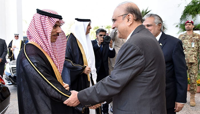 پاکستان سعودی عرب سے تعلقات کو اقتصادی شراکت داری میں بدلنا چاہتا ہے: صدر زرداری