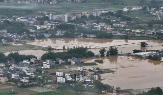 چین: غیرمعمولی بارشوں سے سیلابی صورتحال، 4 افراد ہلاک، معمولات زندگی متاثر