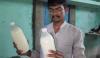 گدھی کا دودھ بیچ کر ماہانہ 2 سے 3 لاکھ کمانے والا بھارتی شخص 