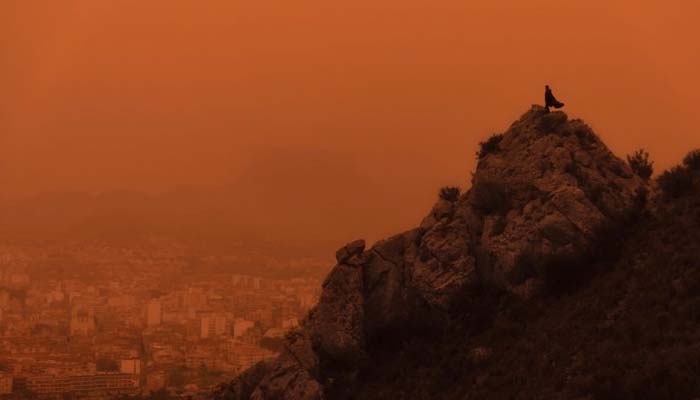 Athens turns into a ‘colony of Mars’ from Sahara dust storm