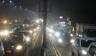 کراچی، بند کی گئی متعدد شاہراہوں پر ٹریفک بحال