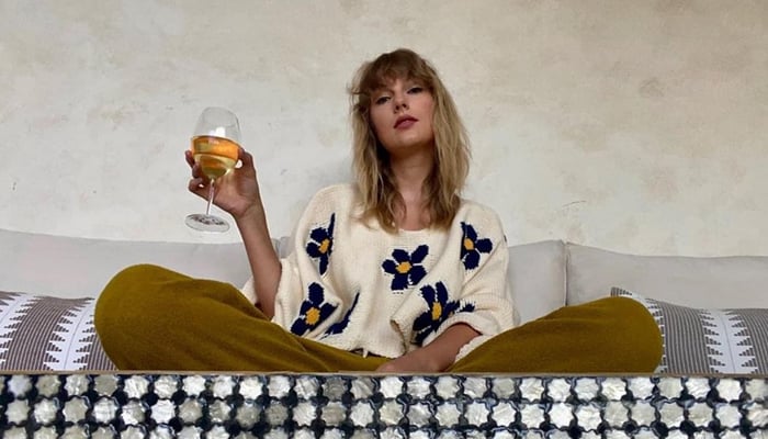 Taylor Swift can no longer hide ‘drinking problem’ due to Travis Kelce’s ‘rash’ lifestyle