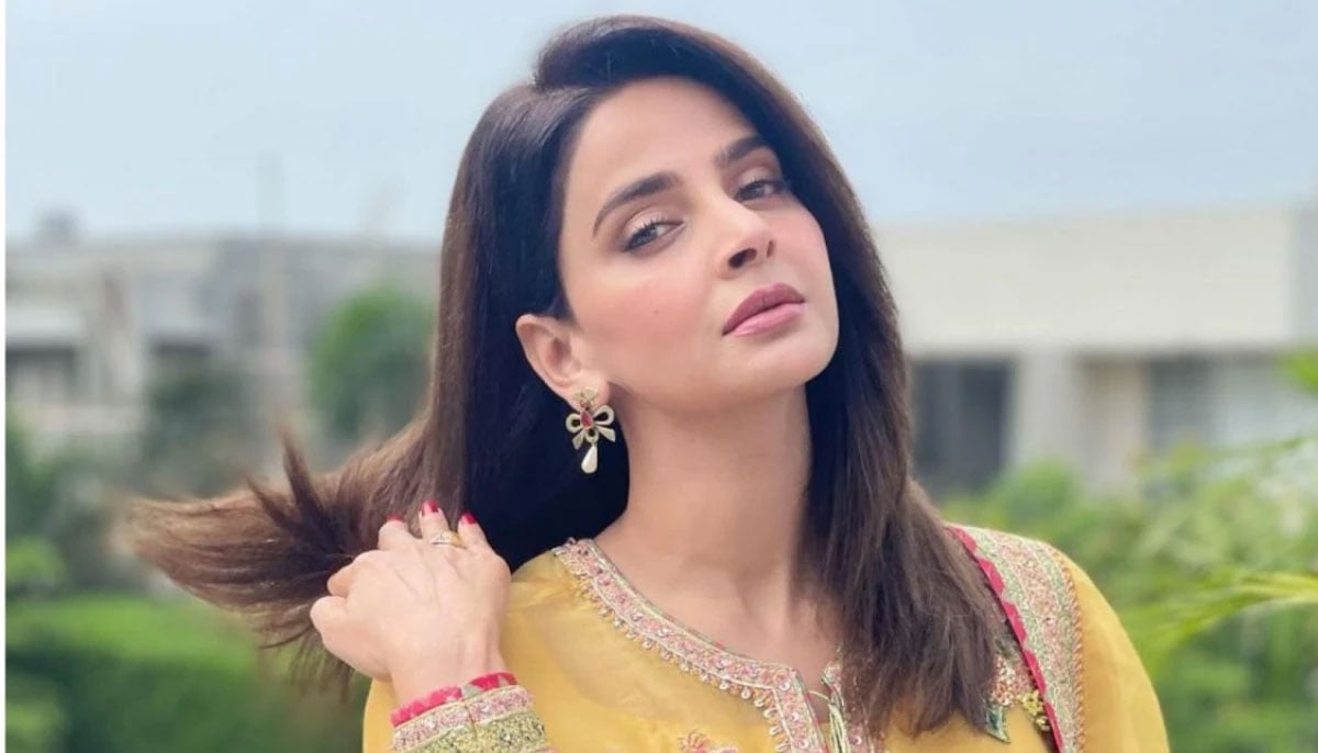 Saba Qamar flaunts new hair makeover, fans react 