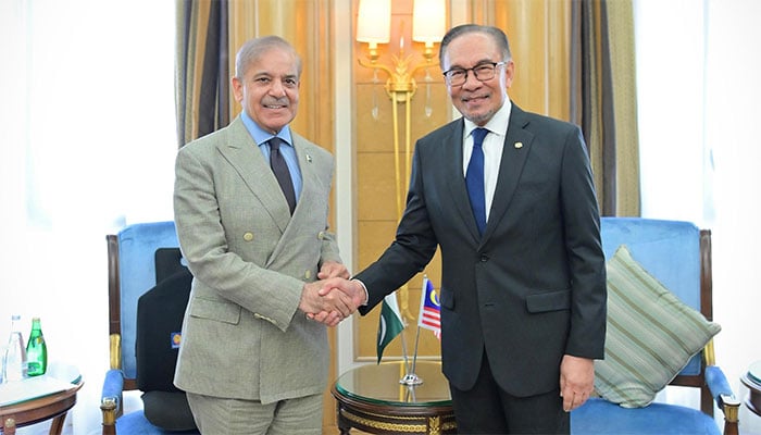 وزیراعظم نے ملائشین وزیراعظم انور ابراہیم کو پاکستان کے دورے کی دعوت کا اعادہ کیا۔
