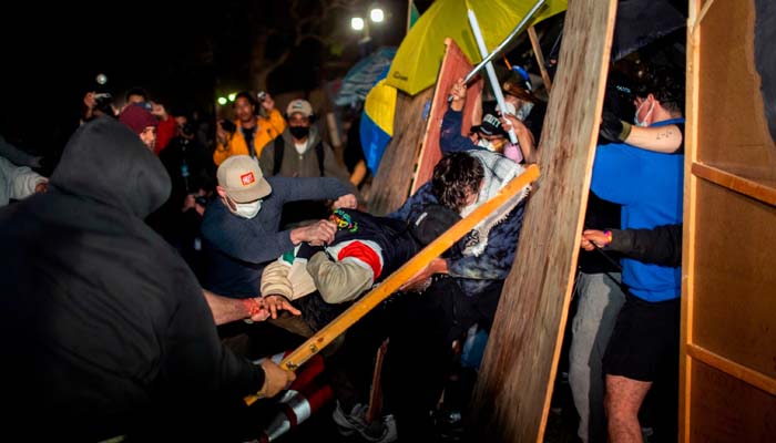 Violence erupts in UCLA after clash between pro-Israeli and pro-Palestinian protesters