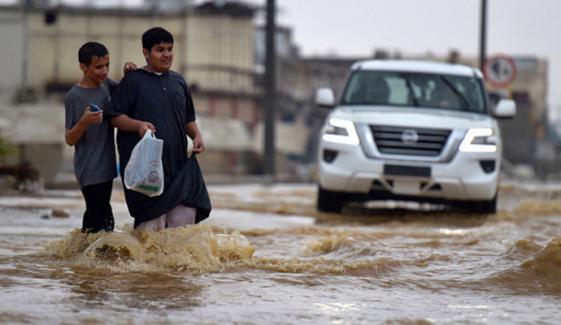 سعودی عرب کے مختلف علاقوں میں طوفانی بارشیں