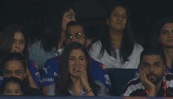 Anushka Sharma makes first public appearance since son’s birth,cheers Virat Kholi