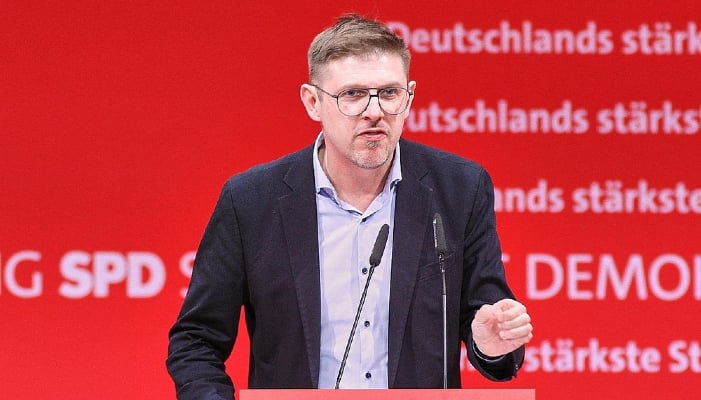 Teenager surrenders to police for attacking German politician Matthias Ecke