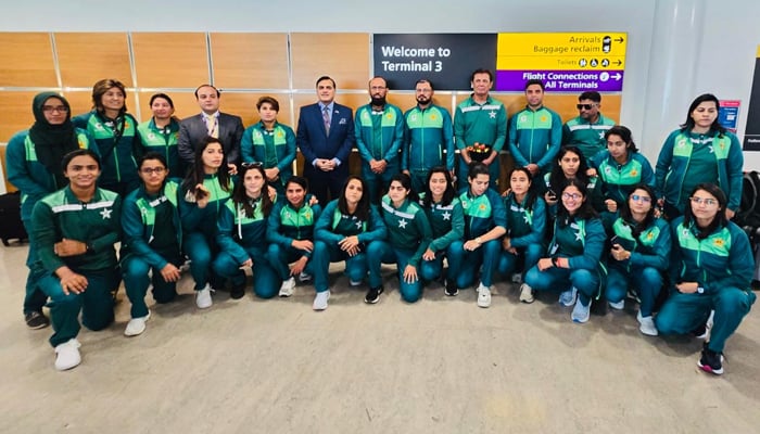انگلینڈ کیخلاف سیریز کھیلنے پاکستان وویمن ٹیم لندن پہنچ گئی