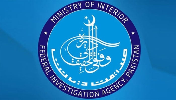 FIA Operations at Karachi Airport  Two passengers traveling abroad with fake documents were filmed.