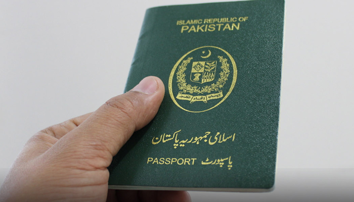 لاہور اور کراچی میں ایک ایک پاسپورٹ دفتر 24 گھنٹے کھلا رکھنے کا نوٹیفکیشن جاری