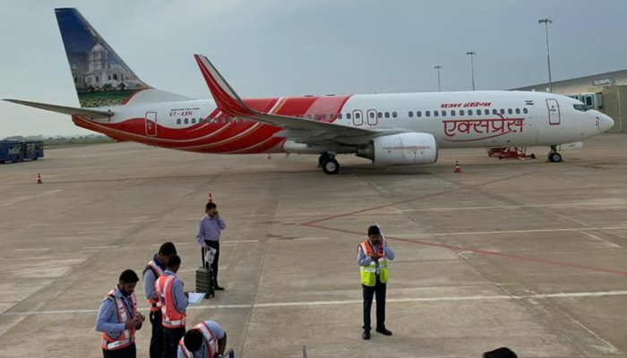 بھارتی ایئر لائن کا ایک ساتھ چھٹی پر جانے والے ملازمین کیخلاف ایکشن