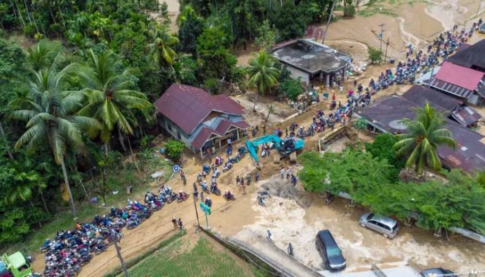 Indonesia hit by deadly flash floods and cold lava: 28 Dead, many missing