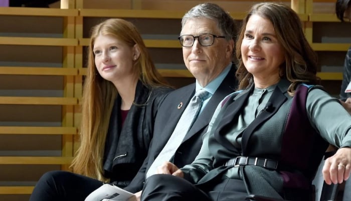 Bill Gates and wife Malinda French congratulate daughter Jennifer on her graduation