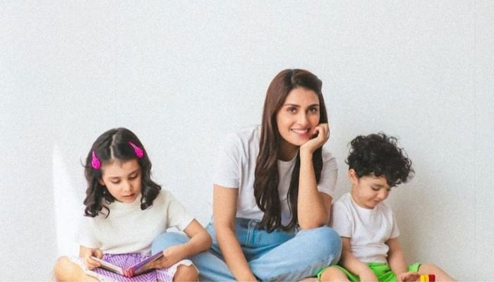 Ayeza Khan's super-cute clicks with kids leave tongues wagging 