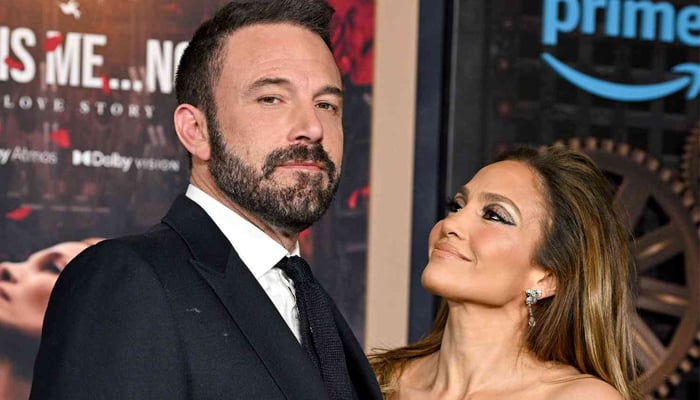 Ben Affleck, Jennifer Lopez sign divorce papers