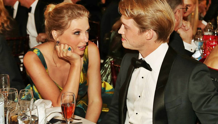 Taylor Swift exactly recreates intimate Joe Alwyn photo with Travis Kelce