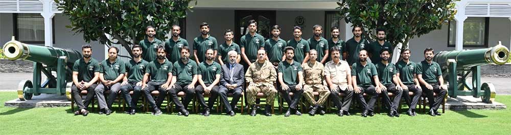 Group photo of Army Chief and National Hockey Team