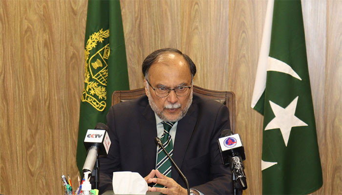 احسن اقبال کا والی بال ٹیم کے ہر کھلاڑی کیلئے 5، 5  لاکھ روپے انعام کا اعلان