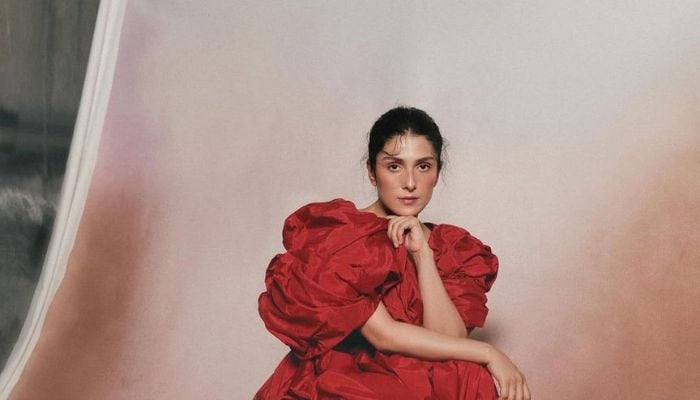 Ayeza Khan gives old Hollywood vibes in ruby red gown