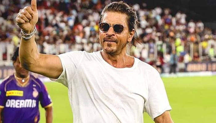 Shah Rukh Khan ends up in hospital due to heat stroke