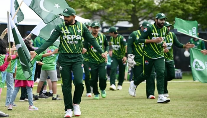 پاکستان کرکٹ ٹیم لیڈز سے برمنگھم پہنچ گئی