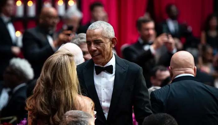 Obama makes surprise appearance at state dinner for Kenya 