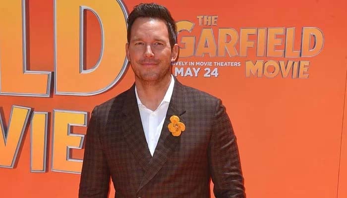 Chris Pratt wears Madonna’s flower on red carpet