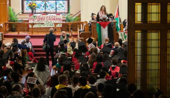 فلسطین سے اظہار یکجہتی، ہارورڈ کے طلبہ کا گریجویشن تقریب سے واک آؤٹ