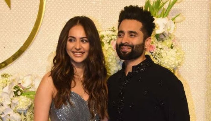 25 years of 'Biwi No 1': Jaccky Bhagnani drops cutesy video for wife Rakul Preet Singh 