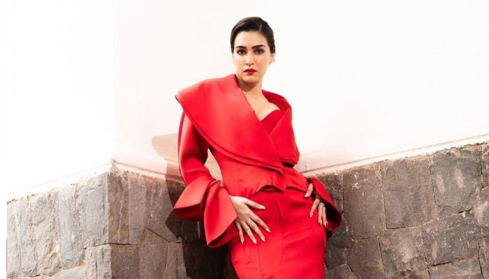 Kriti Sanon sets pulses racing in new post: Photos 