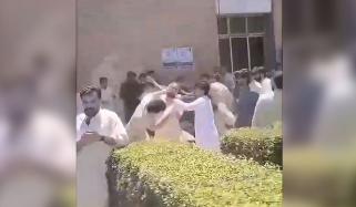 جامعہ پشاور کے طلباء میں تصادم، ویڈیو آ گئی