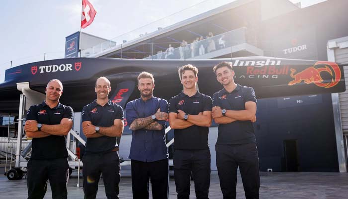 David Beckham strikes pose with Alinghi Red Bull Racing team