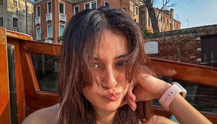 Iqra Aziz shares a 'goodbye' carousel from Venice, Italy 