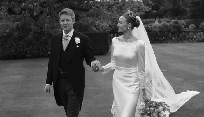 Hugh Grosvenor, Olivia Henson share official wedding portraits 