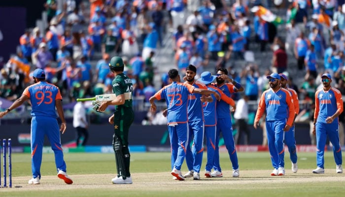 ٹی20 ورلڈ کپ: بھارت نے پاکستان کو 6 رنز سے شکست دیدی