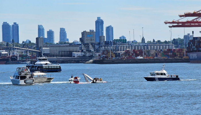 Seaplane crashes down on boat in Vancouver: Watch