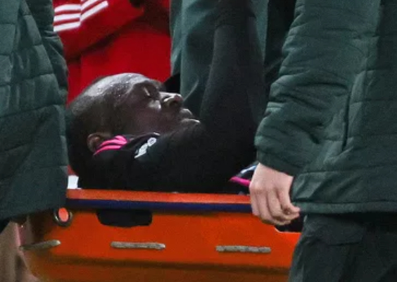 Usain Bolt ruptures heel in painful accident, stretchered off field