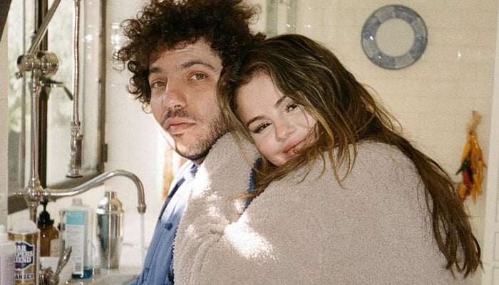 Selena Gomez, Benny Blanco get carried away by impulsive passion in public
