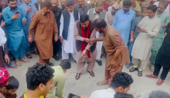 شیخ رشید کی لال حویلی میں دو اونٹوں کی قربانی 