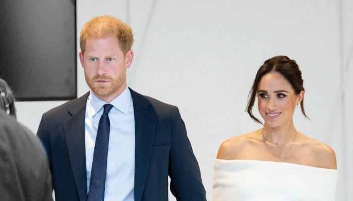 Prince Harry, Meghan Markle 'running out of time' to mend royal ties