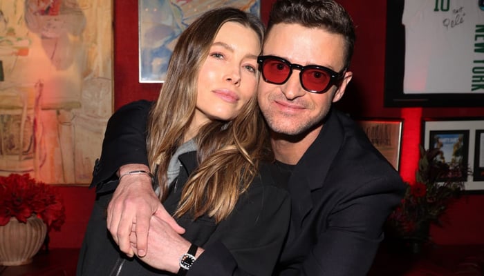 Justin Timberlake gets lovey-dovey encouragement from wife Jessica Biel