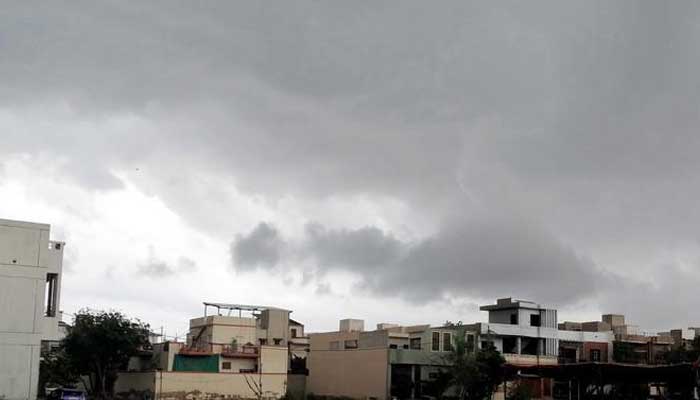 بارش کا سبب بننے والا ہوا کا کم دباؤ کراچی سے دور ہوگیا، محکمہ موسمیات