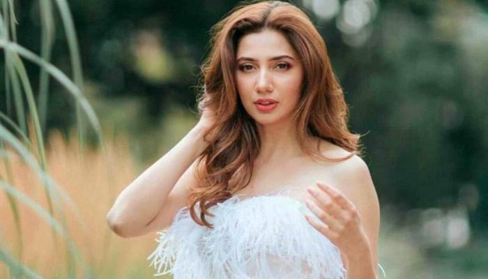 Mahira Khan faces backlash over her bold dress in latest post