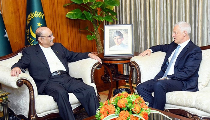 صدر مملکت آصف علی زرداری سے غیر ملکی بینک کے گروپ چیف ایگزیکٹو بل ونٹرز کی ملاقات۔